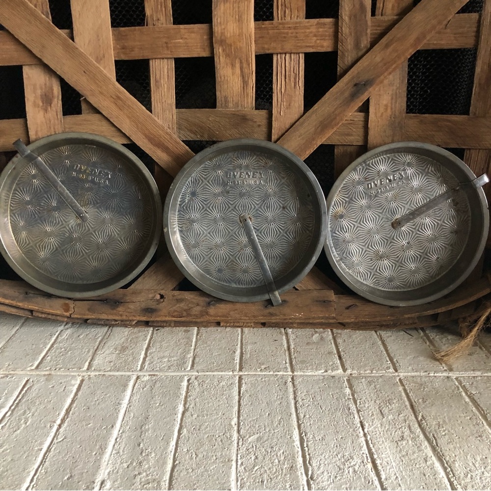Vintage Ovenex Starburst Pattern Round Slider Pan this listing is for 1 Pan (46)